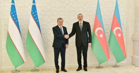 Шавкат Мирзиёев позвонил президенту Ильхаму Алиеву