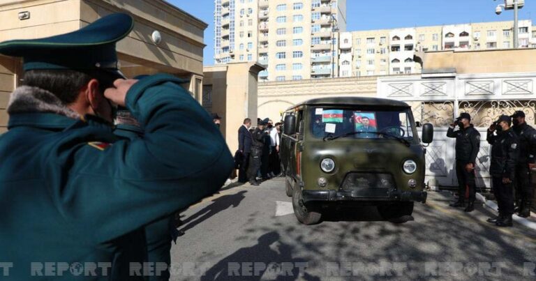 В Баку простились с военнослужащими, погибшими при крушении вертолета