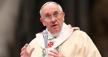 Папа Римский призвал бороться с недостоверной информацией