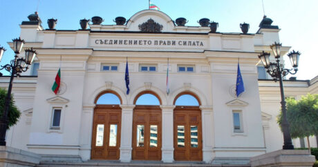 В Болгарии ввели зеленый сертификат для входа в парламент