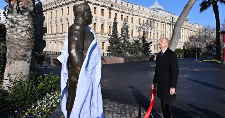 Президент Ильхам Алиев принял участие в открытии памятника Гаджи Зейналабдину Тагиеву