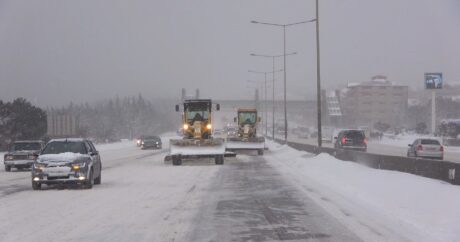 Некоторые участки основных магистральных дорог Азербайджана покрылись льдом
