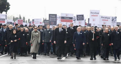 Президент и первая леди приняли участие во всенародном шествии в связи с 30-й годовщиной Ходжалинского геноцида