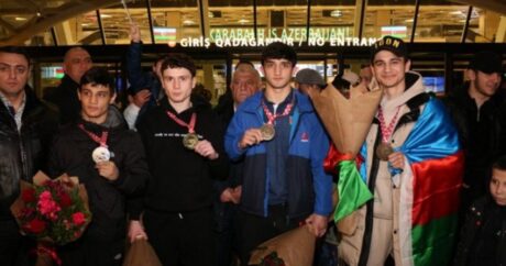 Азербайджанские боксеры, завоевавшие 4 медали на чемпионате Европы, вернулись в Баку