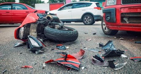 В Баку мотоцикл сбил пешехода, водитель погиб