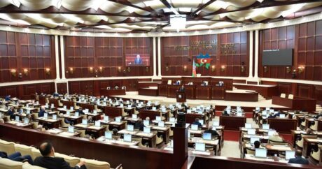 Началось последнее заседание весенней сессии парламента Азербайджана