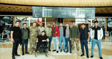 Еще два участника Отечественной войны Азербайджана вернулись на родину после лечения в Турции