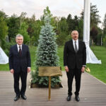 Президенты Азербайджана и Узбекистана посадили дерево в Аллее почетных гостей
