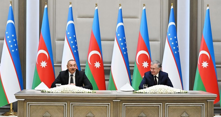 Президент Ильхам Алиев и Президент Шавкат Мирзиёев выступили с заявлениями для печати