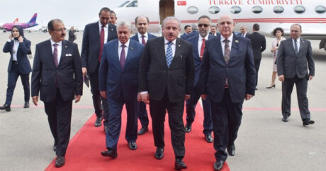 Председатель Великого национального собрания Турции прибыл в Азербайджан