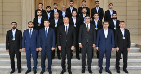 Президент Ильхам Алиев принял членов национальной команды, ставшей победителем ЧЕ по мини-футболу