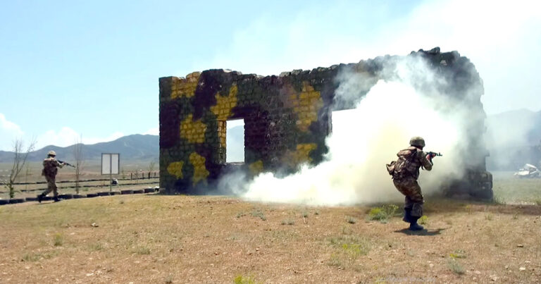 В подразделениях командо азербайджанской армии проходят учебные тренировки