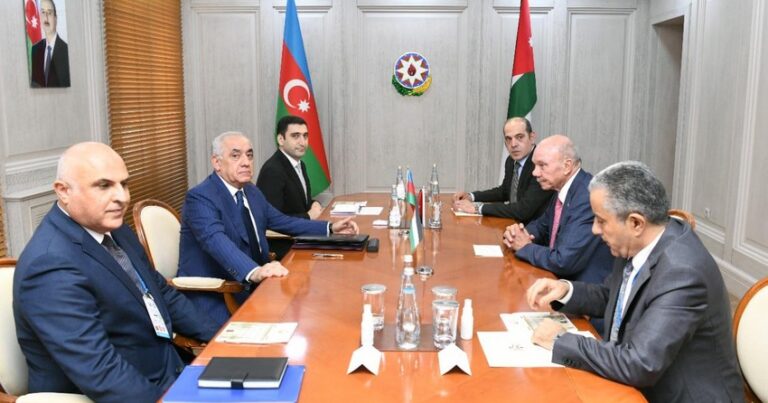 Али Асадов встретился с председателем Сената Иордании