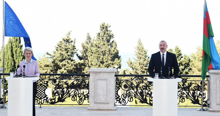 Президент Ильхам Алиев и Президент Европейской комиссии выступили с заявлениями для печати