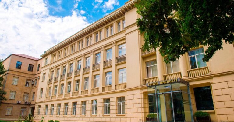 Министерство науки и образования: Министр Эмин Амруллаев остается на своем посту
