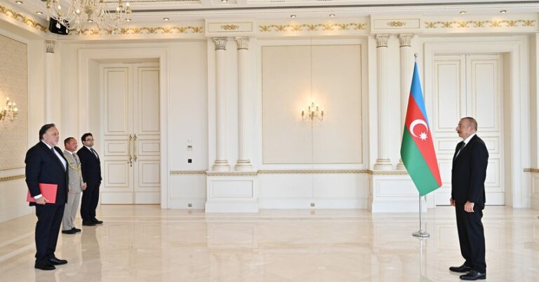 Президент Ильхам Алиев принял верительные грамоты посла Чехии в Азербайджане