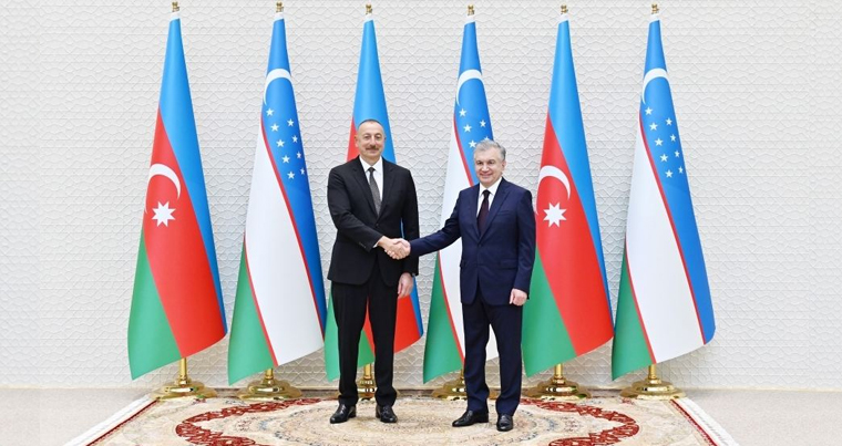 Президент Ильхам Алиев позвонил Шавкату Мирзиёеву