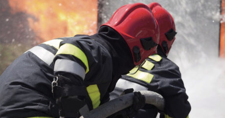 Во время пожара в Джалилабаде пострадали двое пожарных
