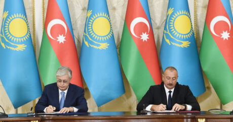 Подписаны азербайджано-казахстанские документы