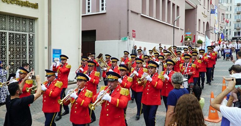 Азербайджанский военный оркестр участвует в фестивале в честь Дня Победы Турции