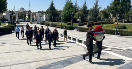 Министр обороны Азербайджана посетил парк Гейдара Алиева в Анкаре