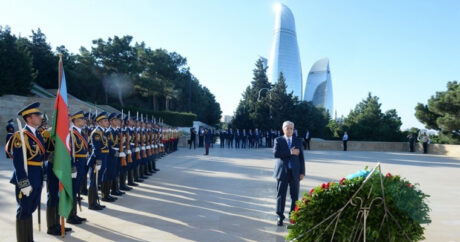 Президент Казахстана посетил Аллею шехидов