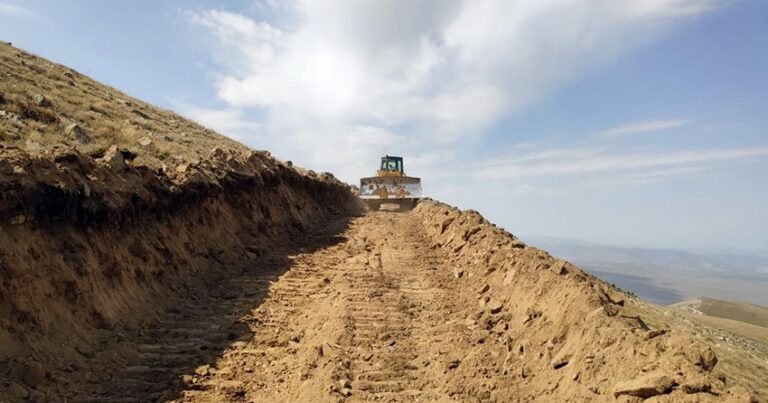 Минобороны: В Кяльбаджаре и Лачыне проложено более 62 км новых путей снабжения