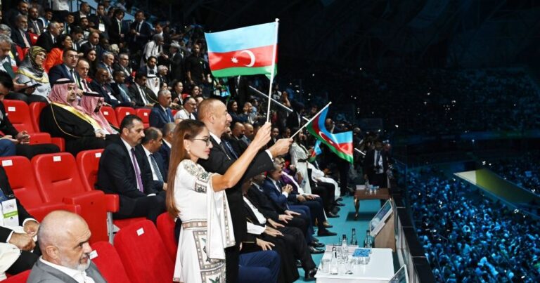Ильхам Алиев и Мехрибан Алиева приняли участие в церемонии открытия V Игр исламской солидарности в Конье