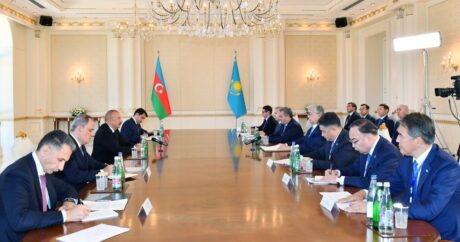 Состоялась встреча президентов Азербайджана и Казахстана в расширенном составе