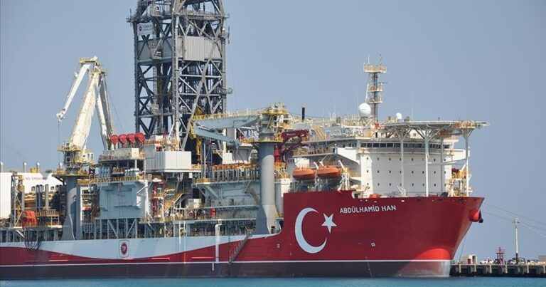 Турецкое буровое судно готово к работам Средиземноморье