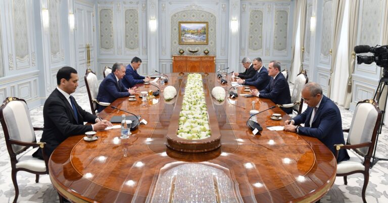 Президент Узбекистана принял азербайджанских министров
