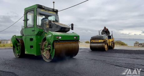В бакинском поселке Бадамдар ремонтируется дорога