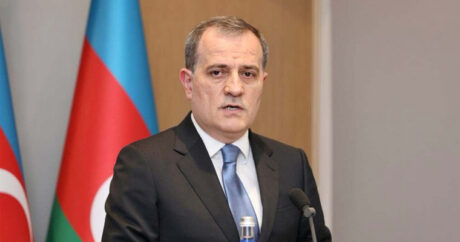 Глава МИД Азербайджана проинформировал британского министра о провокациях Армении