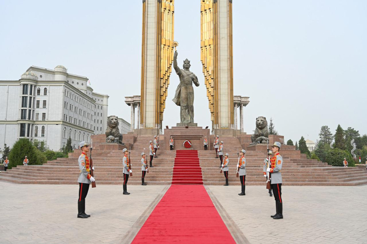 Памятник независимости Таджикистана