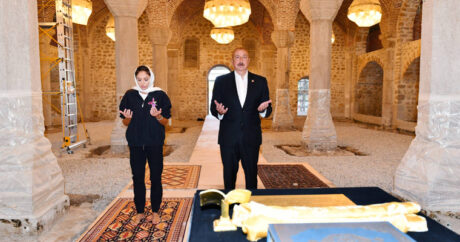 Ильхам Алиев и первая леди Мехрибан Алиева посетили в Шуше мечеть Юхары Говхарага