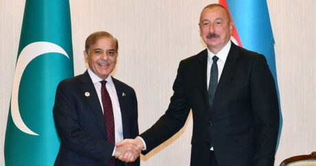 Ильхам Алиев встретился в Самарканде с премьер-министром Пакистана