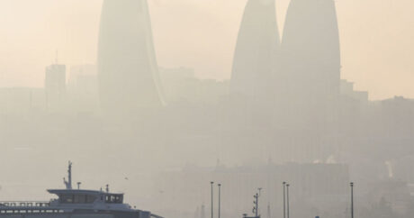 В Баку наблюдается пылевой туман