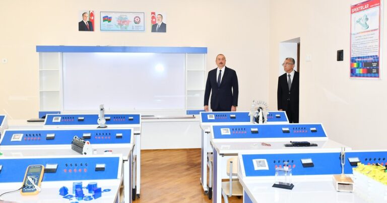 Ильхам Алиев ознакомился с условиями, созданными в полной средней школе номер 35