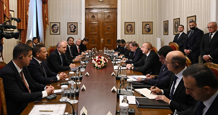В Софии состоялась встреча президентов Азербайджана и Болгарии в расширенном составе