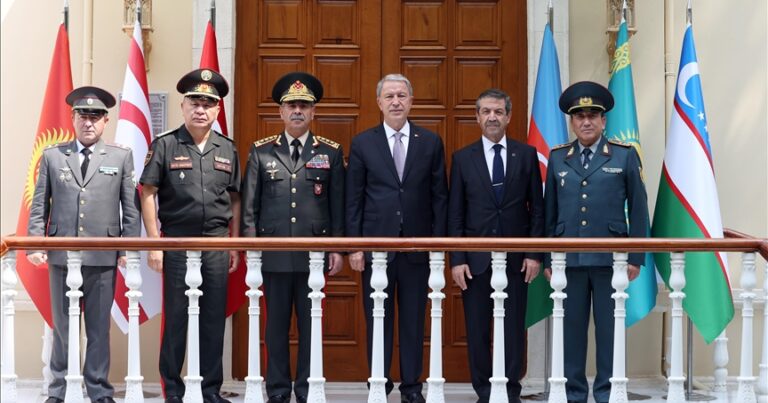 Глава Минобороны Турции провел встречу с представителями Минобороны ряда дружественных стран