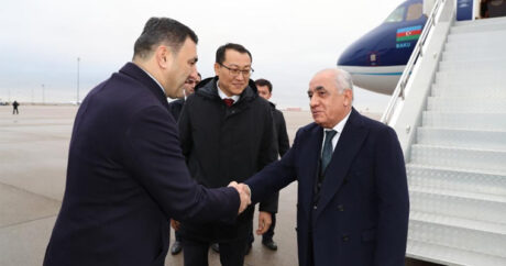 Премьер-министр Али Асадов прибыл с рабочим визитом в Казахстан