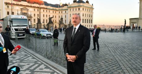 Ильхам Алиев в Праге дал интервью азербайджанским телеканалам