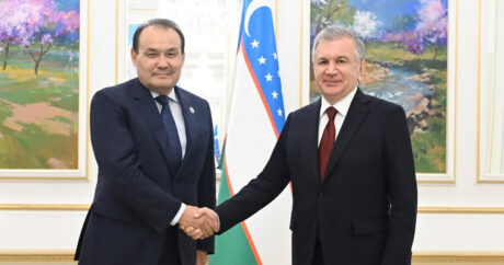 Шавкат Мирзиёев обсудил с Багдадом Амреевым вопросы подготовки Самаркандского саммита
