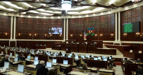 Началось очередное заседание парламента Азербайджана