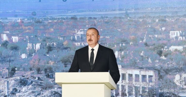 Ильхам Алиев выступил на Азербайджанском национальном градостроительном форуме