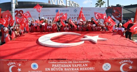 В Турции установили мировой рекорд по изготовлению торта в виде флага