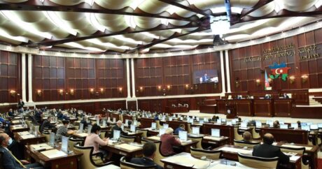 Началось пленарное заседание парламента Азербайджана