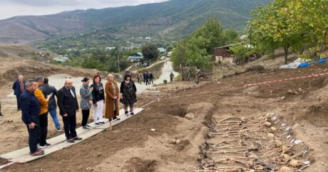 Иностранные эксперты и представители НПО посетили территорию массового захоронения в селе Эдилли