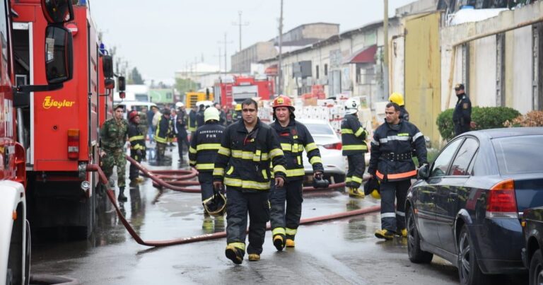 Пожар в торговом объекте в Баку потушен