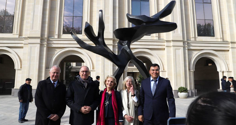 В Самарканде состоялось открытие памятника «Дерево мира»